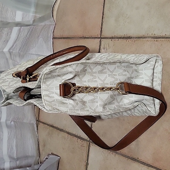 Authentic Michael Kors Satchel - Picture 3 of 9